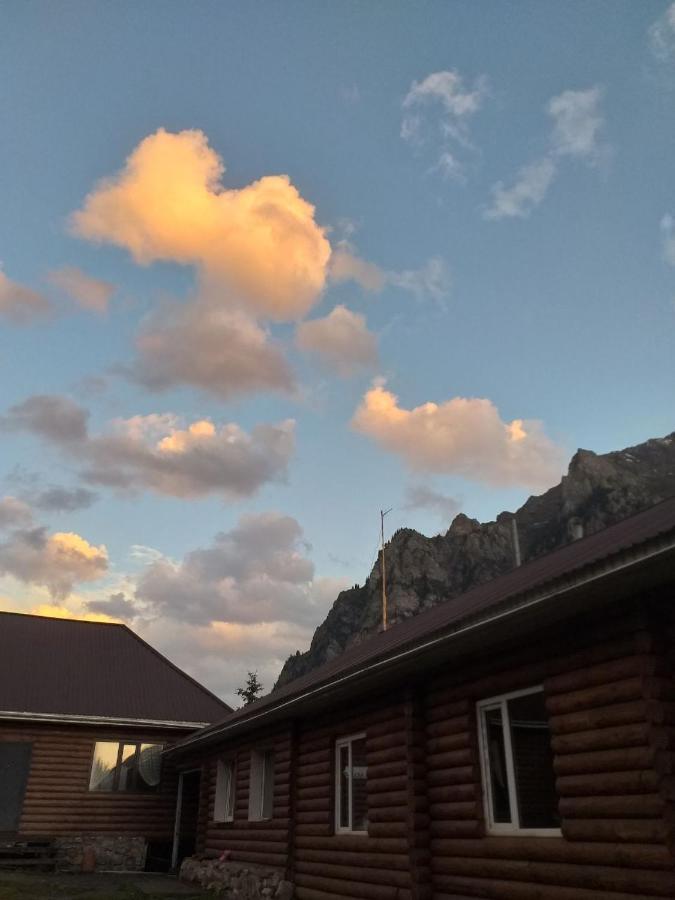 Altyn Arashan Guesthouse Eksteriør billede