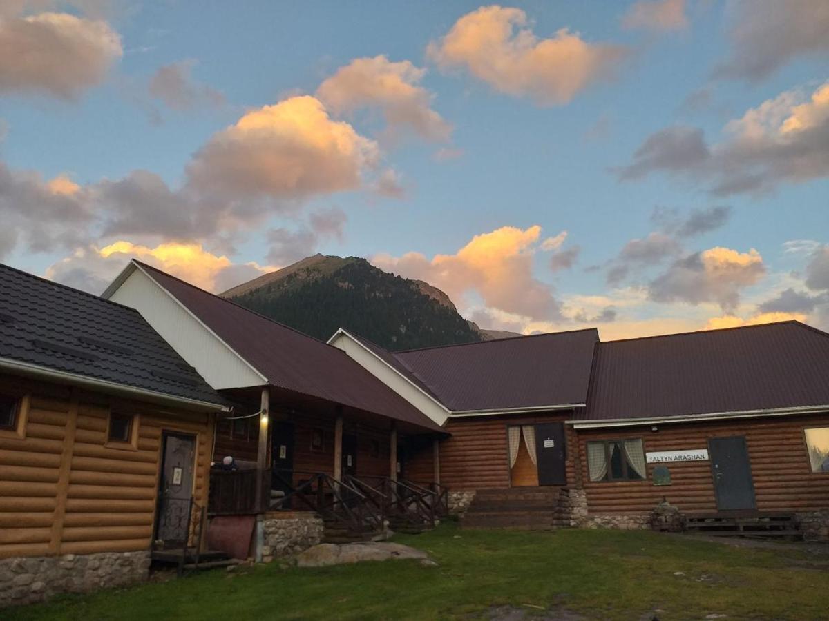 Altyn Arashan Guesthouse Eksteriør billede